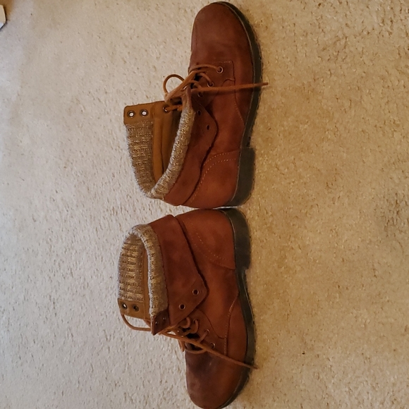 Brown suede boots - Picture 4 of 4